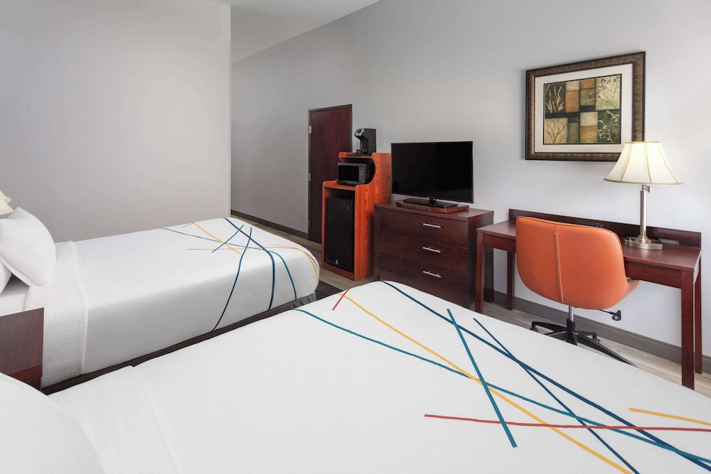 Room, 2 Queen Beds, Accessible, Non Smoking (Mobility Accessible) - Photo 2