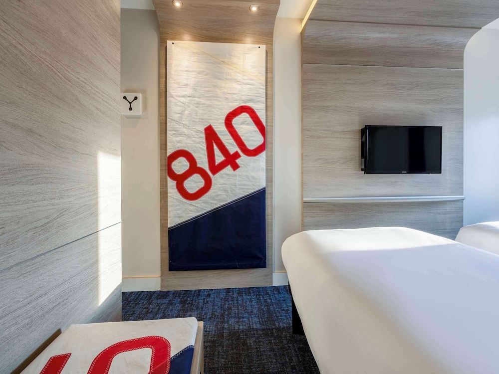Standard Room, 2 Twin Beds - Photo 4