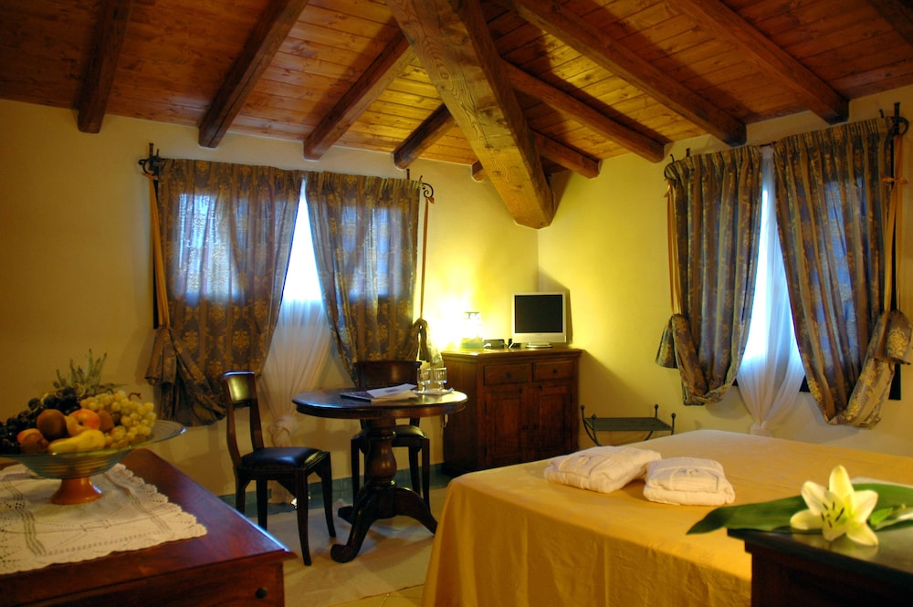 Superior Double Room, Terrace, Hill View (Jacuzzi)