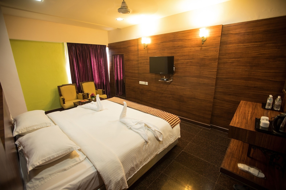 Executive Suite - Photo 3