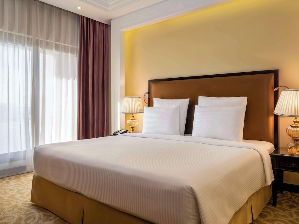 Standard Room, 1 King Bed photo 3