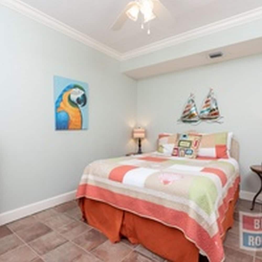 Condo, 2 Bedrooms photo 2