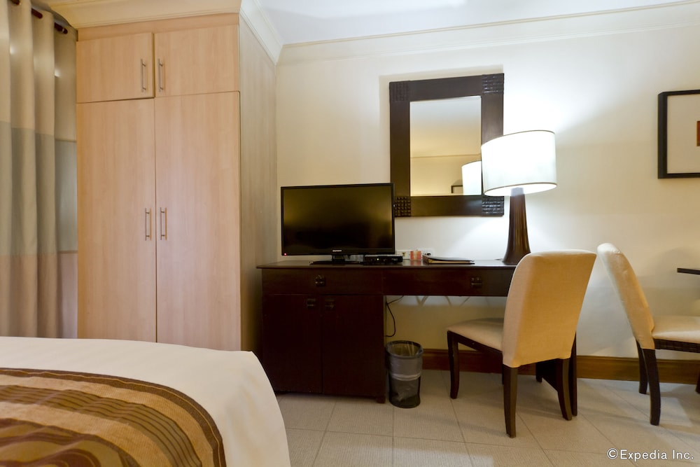 Suite (2-bedroom) - Photo 3