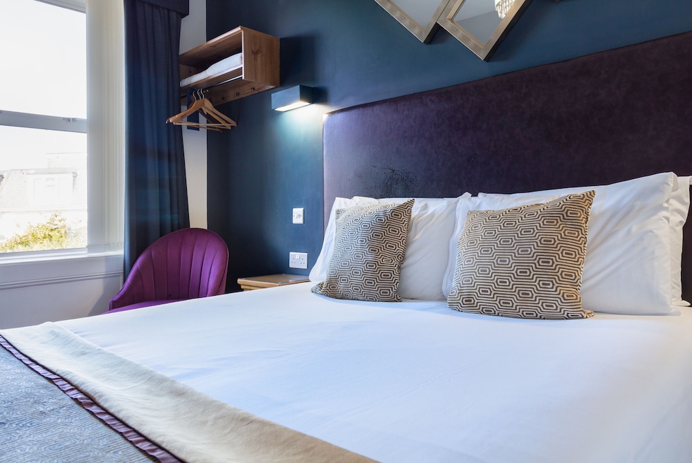 Classic Double Room, Ensuite - Photo 9