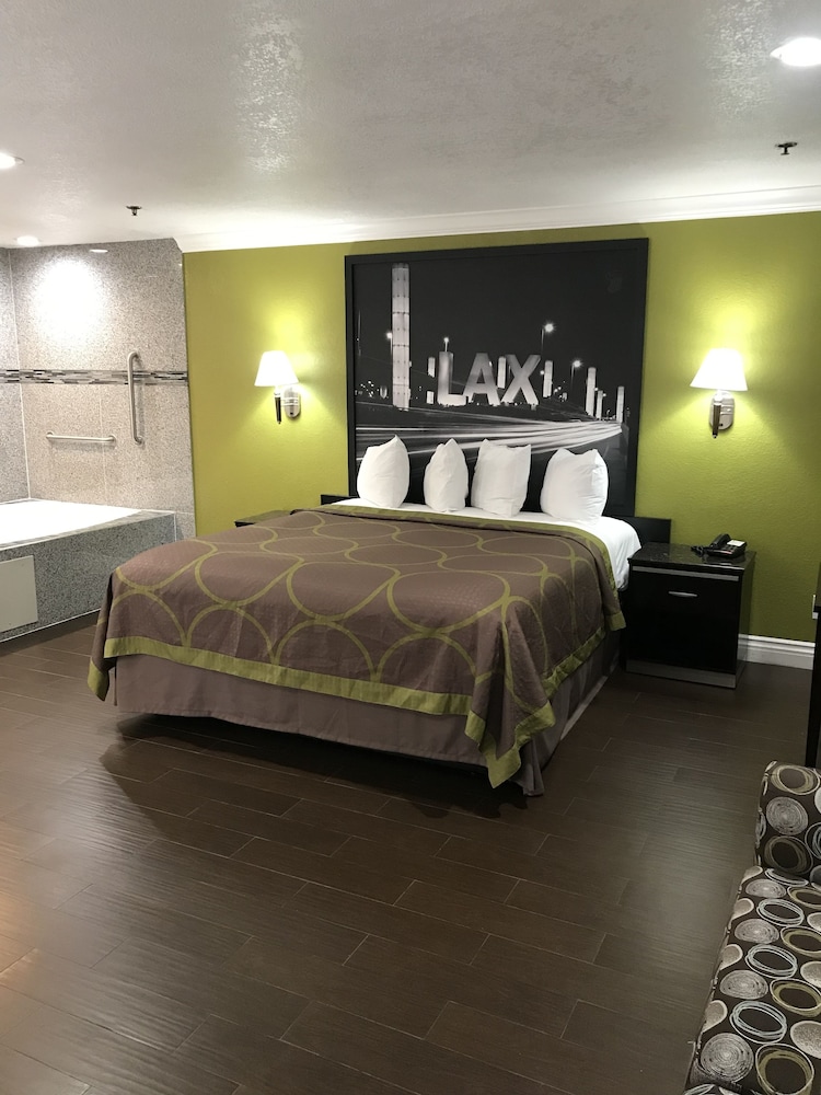Studio Suite, 1 King Bed, Non Smoking - Photo 4