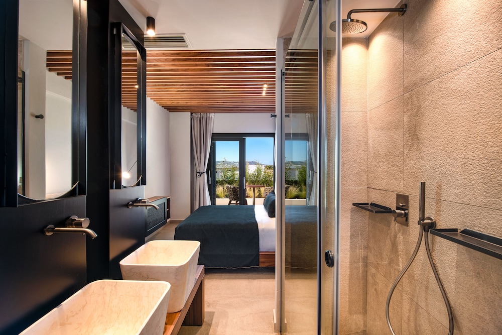 Superior Double Room, City View - Photo 3