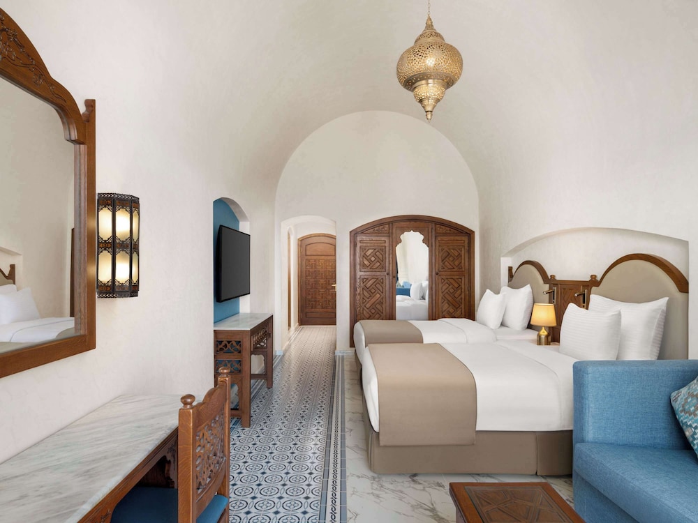 Deluxe Twin Room, 2 Twin Beds, Sea View photo 2