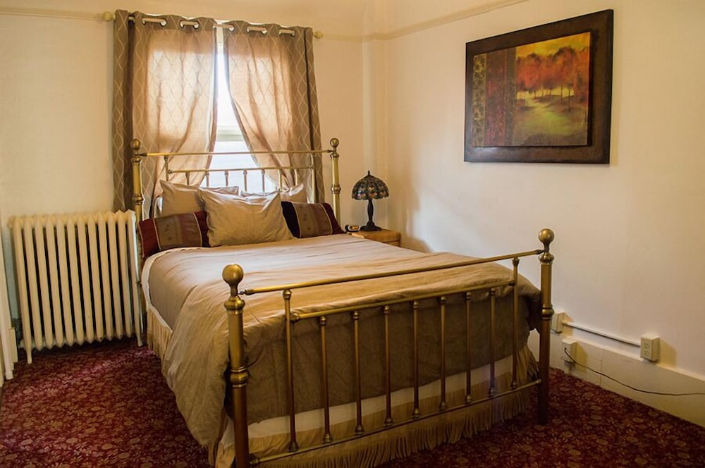 Annex 1 Queen Bed photo 1