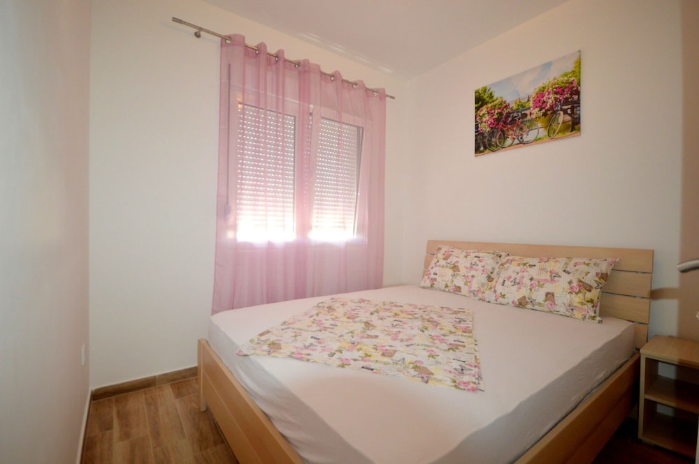 Apartment (2)