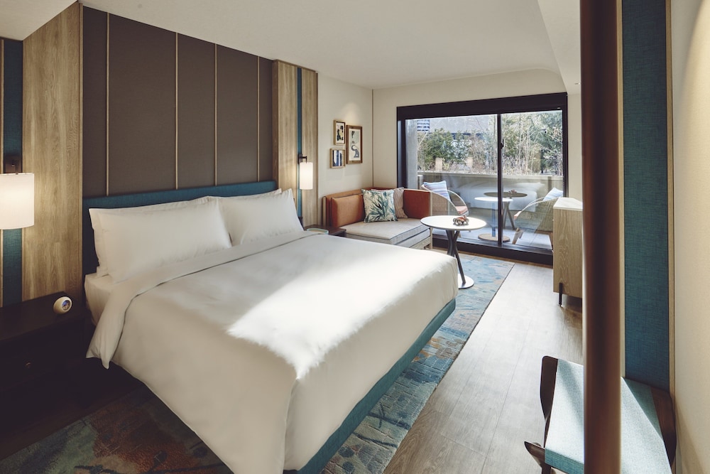 Standard Room, 1 King Bed, River View - Photo 4