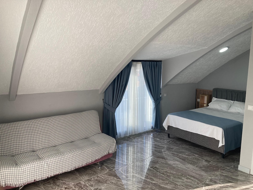 Family Penthouse, Sea View