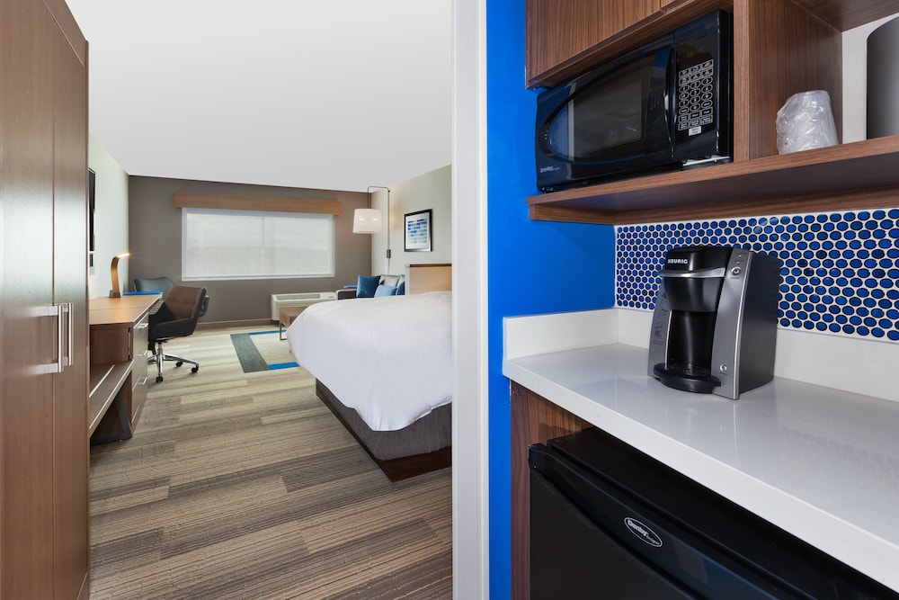 Suite, Multiple Beds - Photo 1