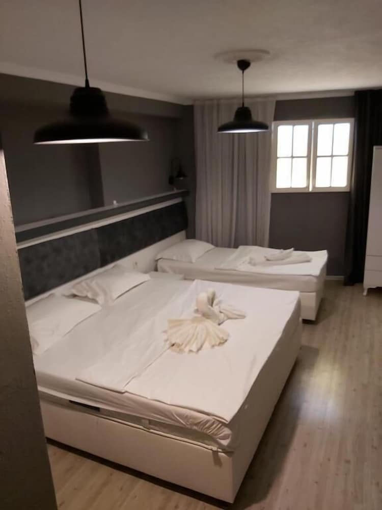 Economy Triple Room, 1 Bedroom, No Windows, Ground Floor photo 3