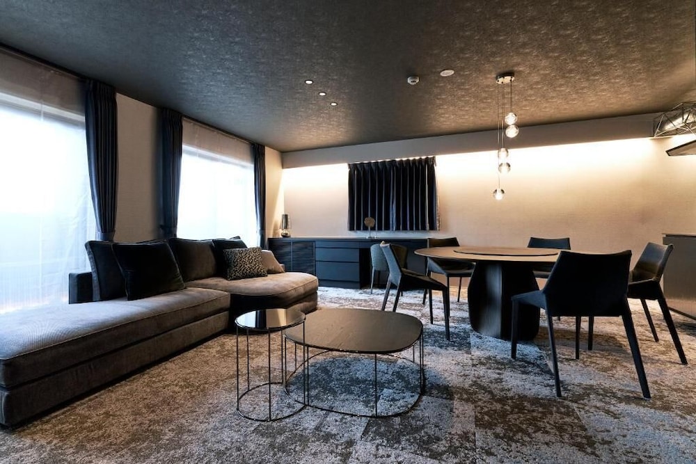 Quad Double Bed Suite - Photo 8