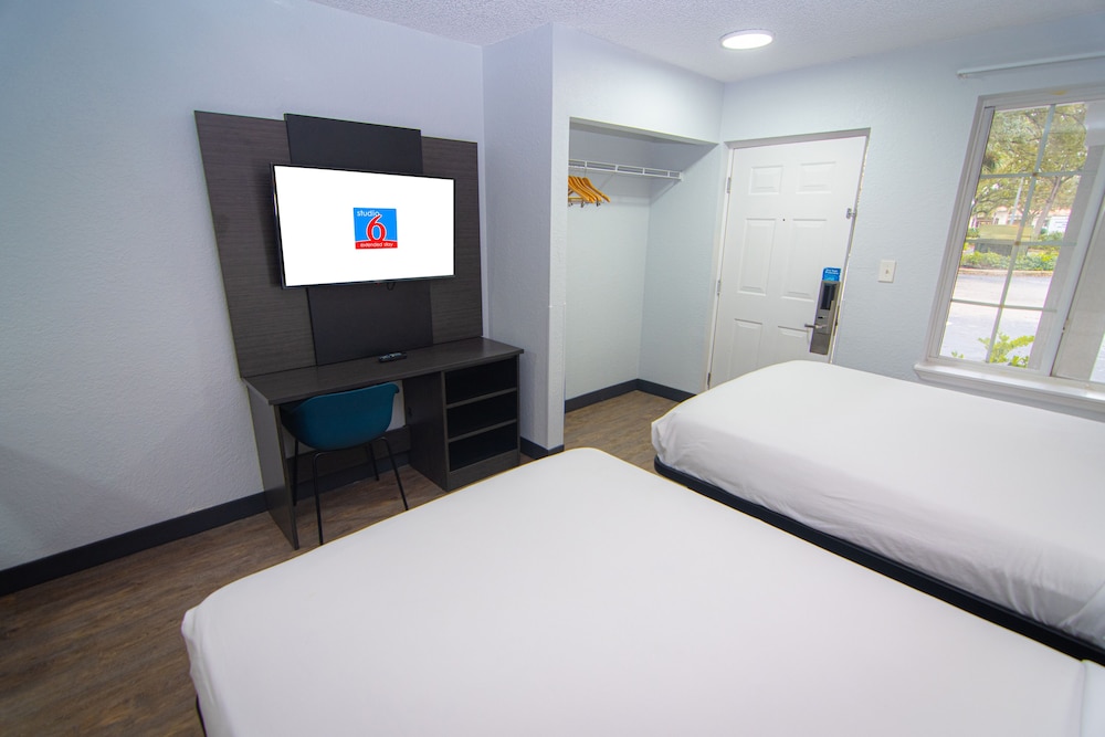 Standard Room, 2 Double Beds, Accessible, Non Smoking photo 2