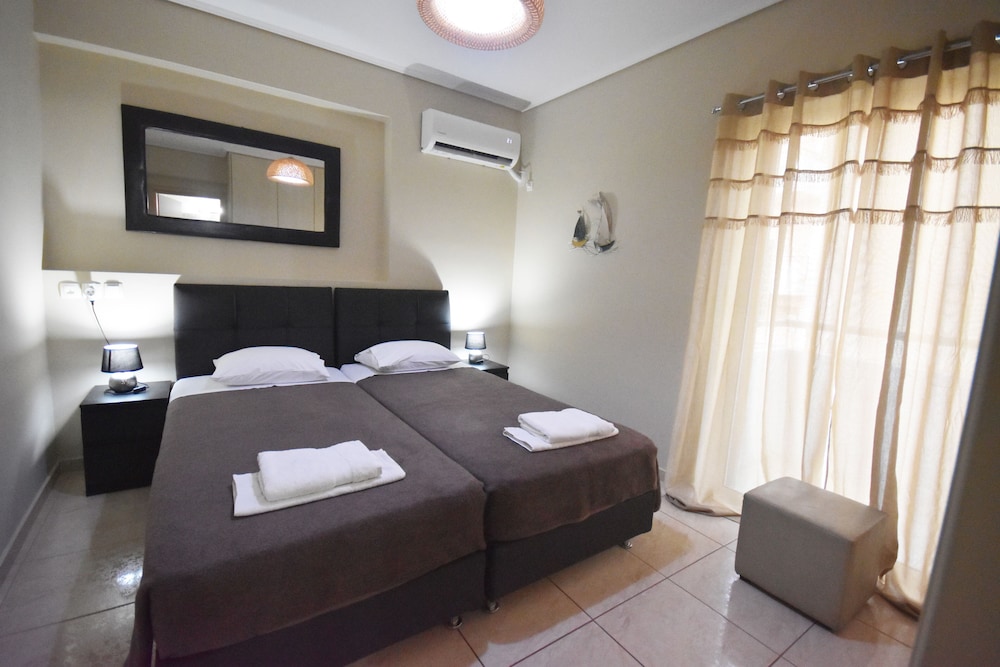 Standard Room, 1 Queen Bed, Non Smoking, Ensuite (R11) photo 3