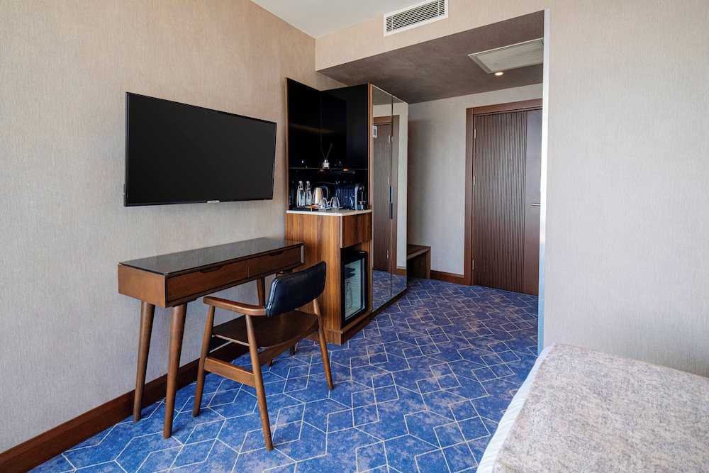 Deluxe Room, 1 King Bed, Sea View photo 1