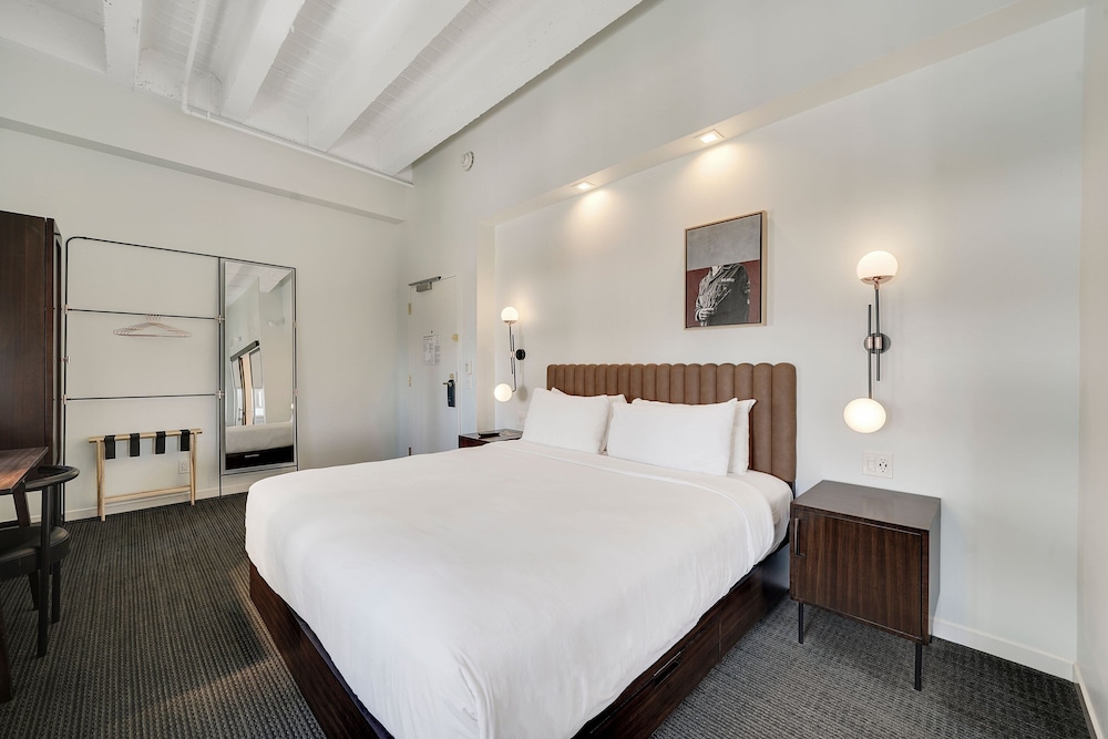 City View Junior King Suite