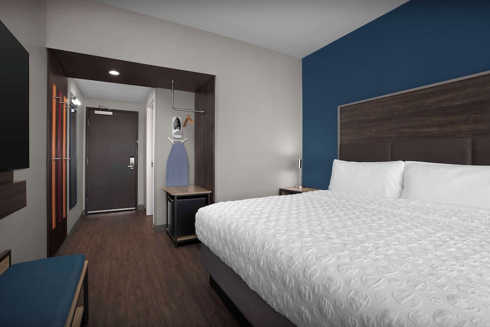 Room, 1 King Bed, Accessible (Hearing) - Photo 2