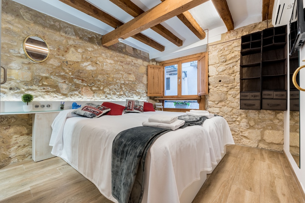 Twin Room, City View (5)
