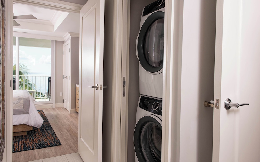 Sunsuites One Bedroom - Photo 9