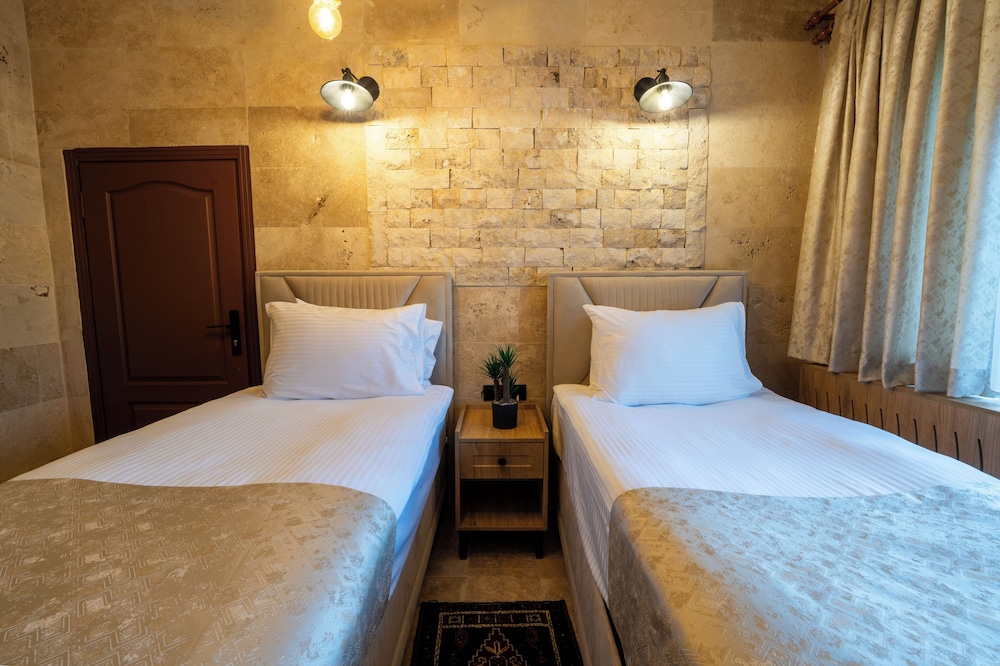 Superior Twin Room, 1 Queen Bed photo 3