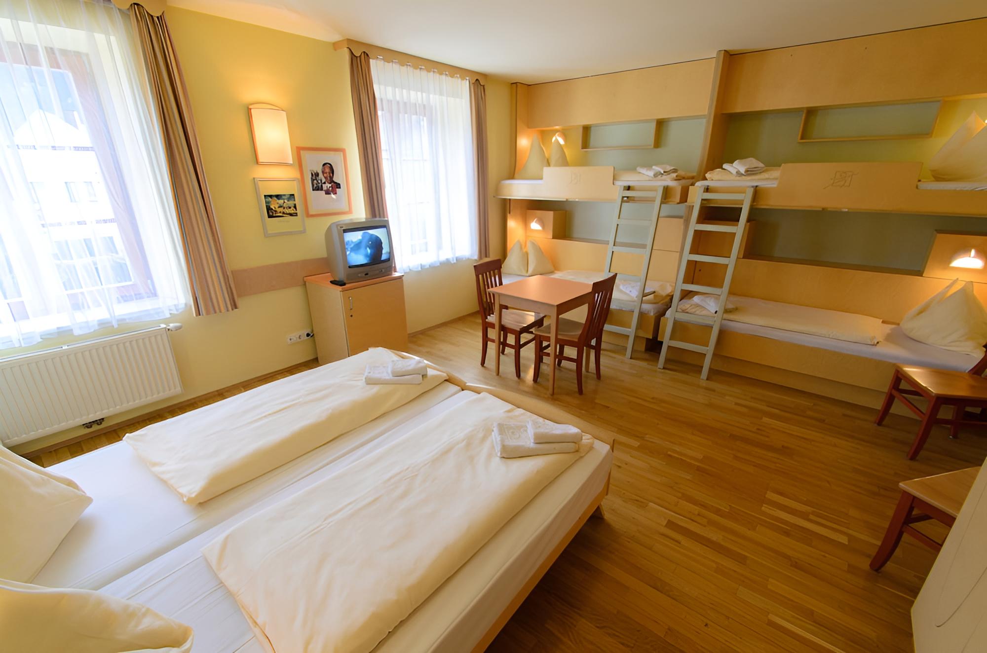 Six-Bed room photo 1