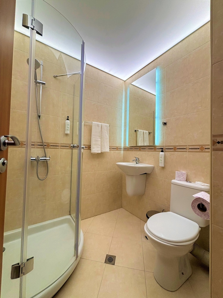 Suite - Photo 5