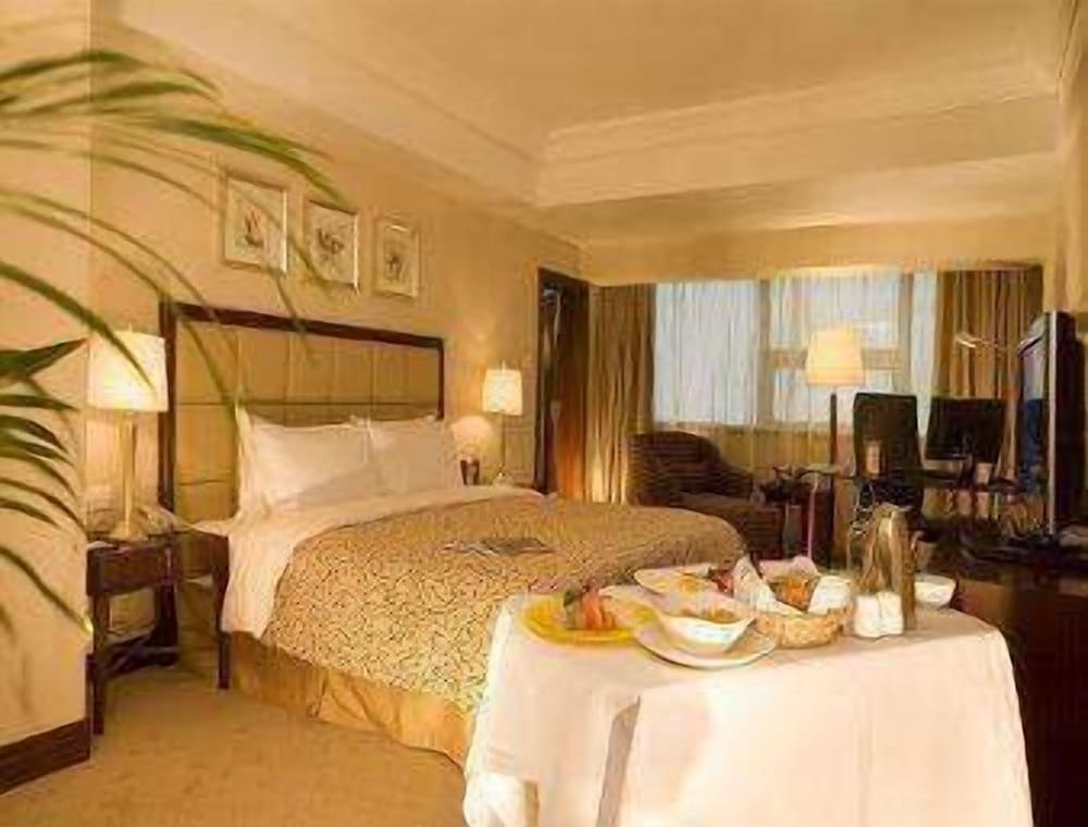 Suite, 1 King Bed, Smoking