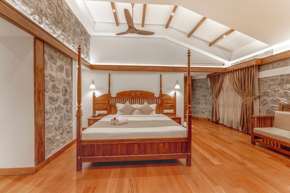 Grand Room, 1 King Bed, Non Smoking, Private Bathroom photo 3