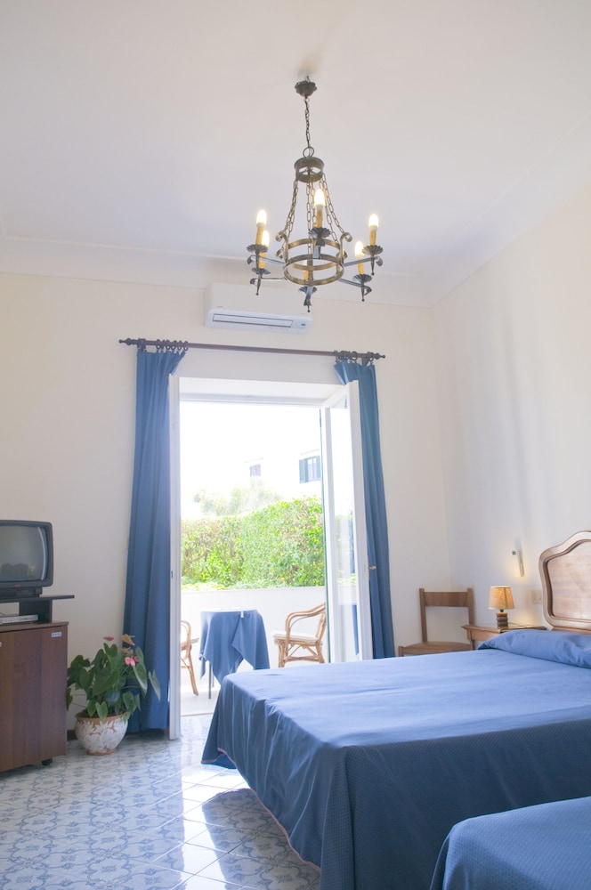 Superior Quadruple Room, Balcony, Garden View photo 2