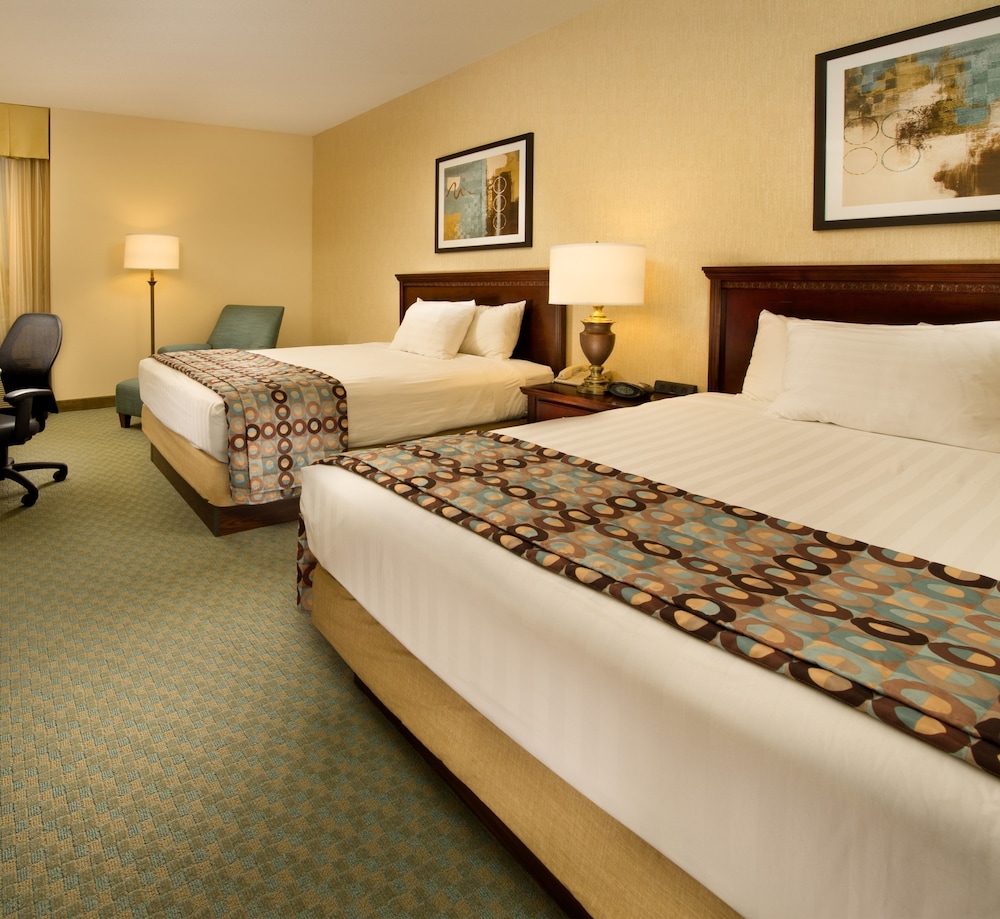 Deluxe Suite, Multiple Beds, Refrigerator & Microwave (2 Rooms, Upper Floor) photo 2