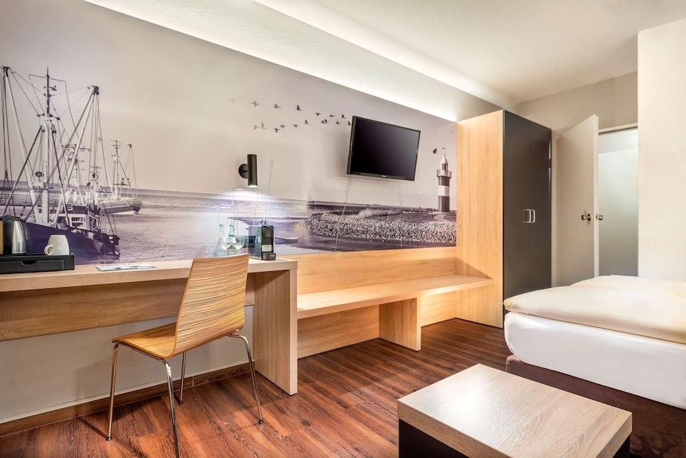 Family Room, Multiple Beds - Photo 5