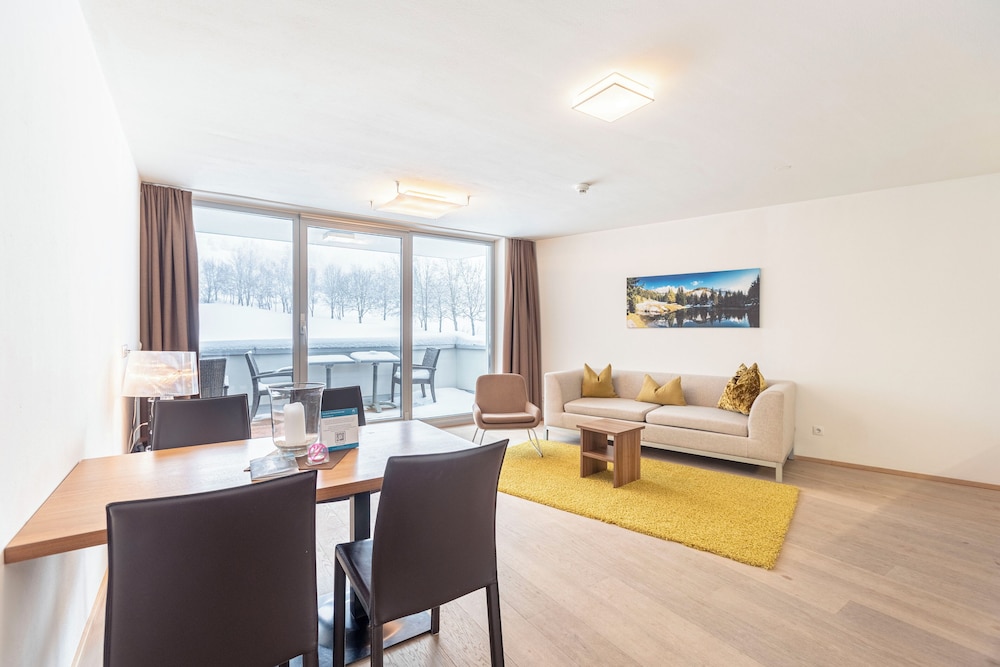 Superior Ferienwohnung mit 1 Schlafzimmer & Sommer Pool