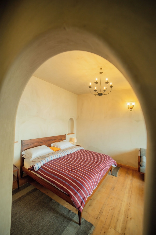 Luxury Apartment, Balcony, Hill View photo 1