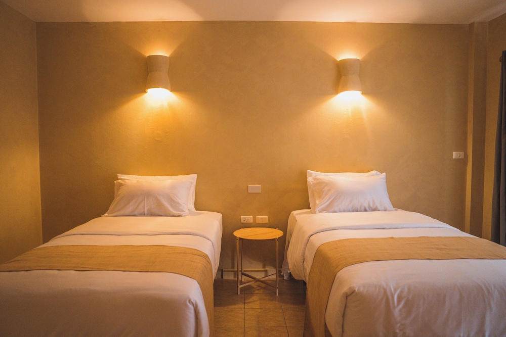 Deluxe Room, 2 Twin Beds, Pool Access - Photo 6
