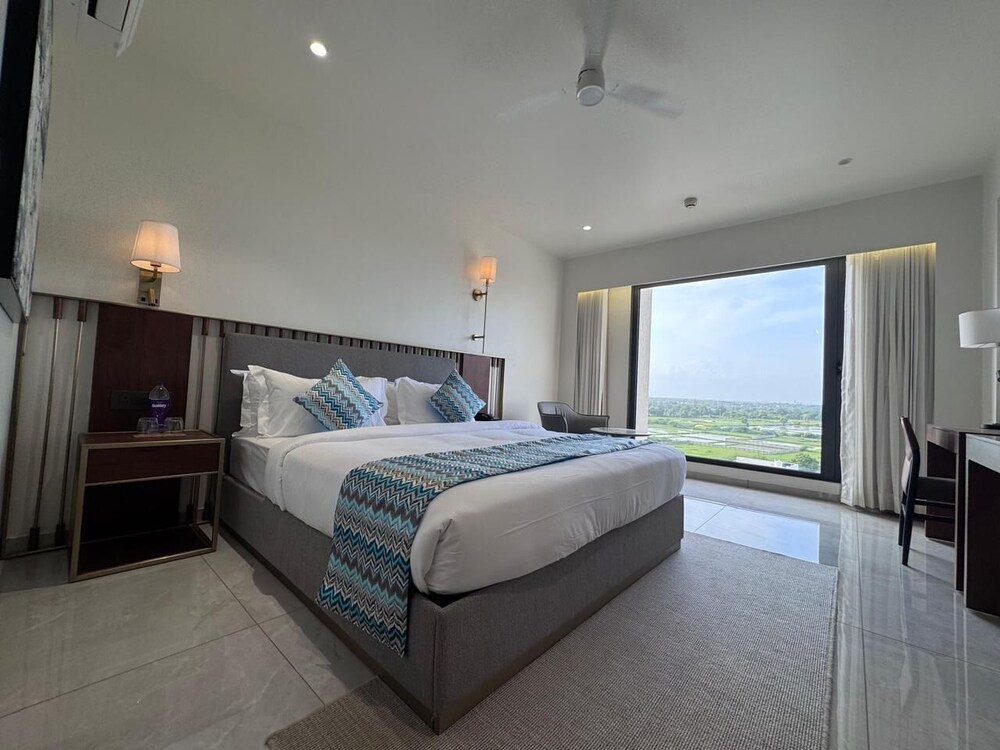 Studio Suite, City View