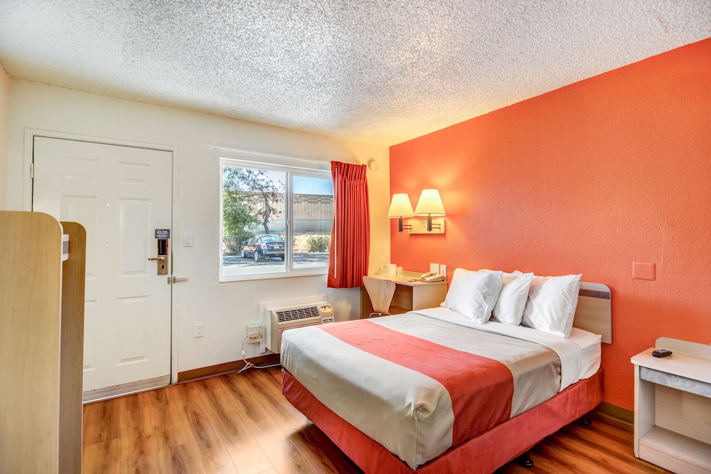 Standard Suite, 1 Queen Bed, Non Smoking photo 1