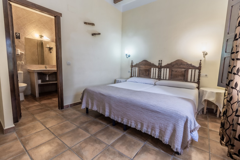 Superior Double or Twin Room - Photo 1