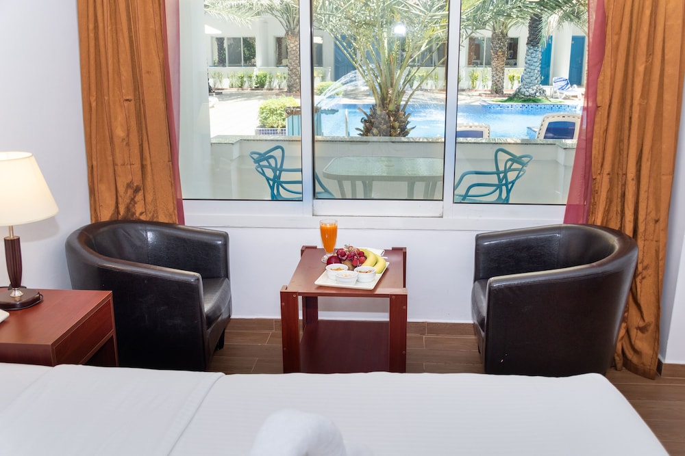 Deluxe Double Room, 1 Bedroom, Pool View photo 3