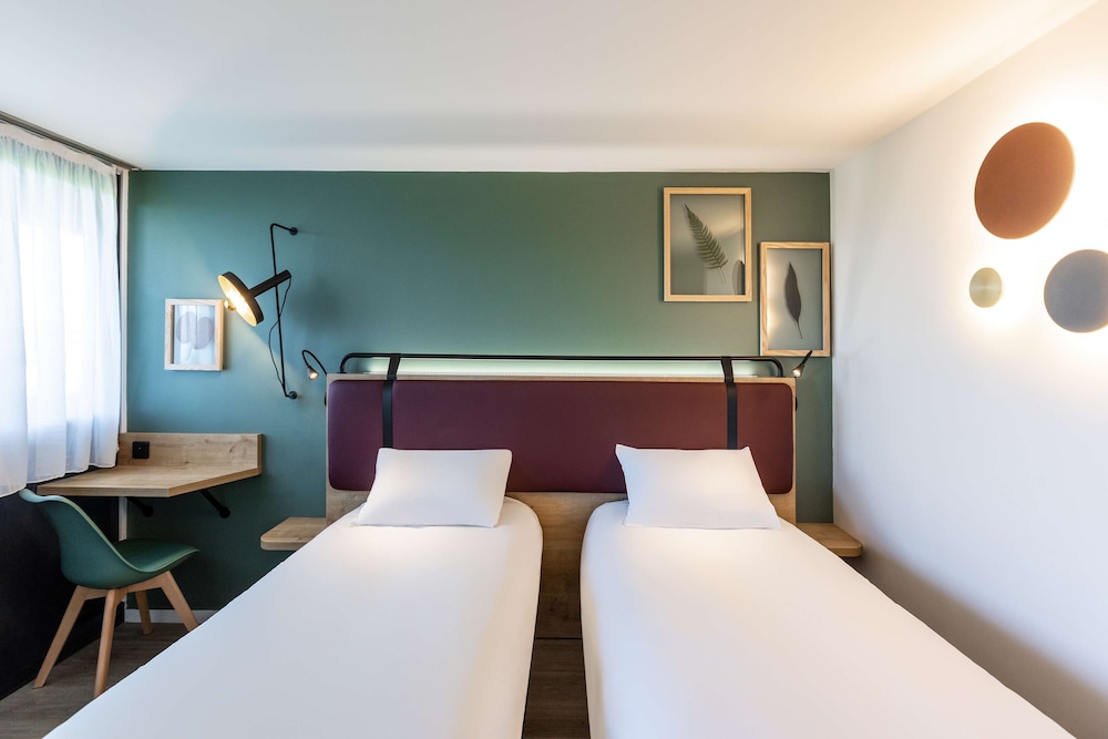 Standard Room, 2 Twin Beds - Photo 2