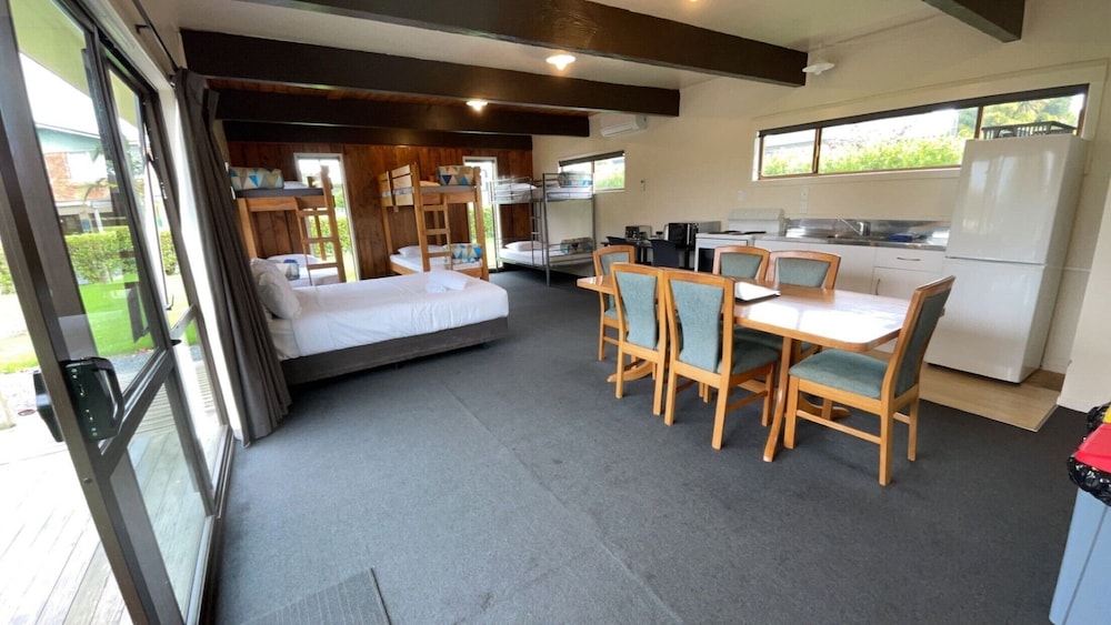 Classic Cabin, 1 Queen Bed and 3 Bunk Beds, Shared Bathroom photo 2