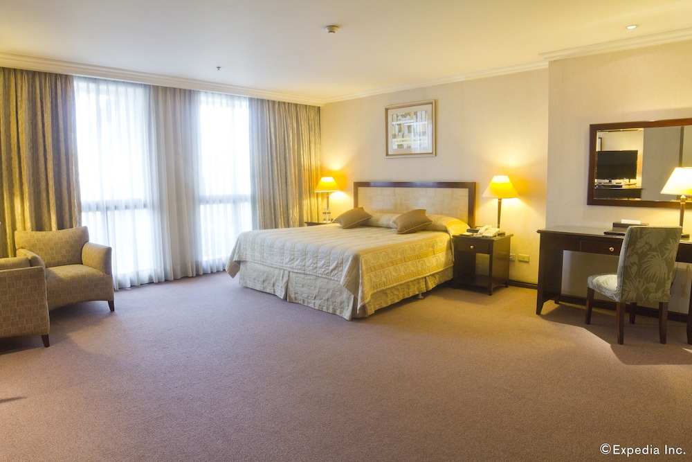 Deluxe Room, 1 King Bed (Multi Use) - Photo 2