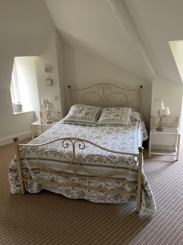 Deluxe Double Room, Ensuite - Photo 4