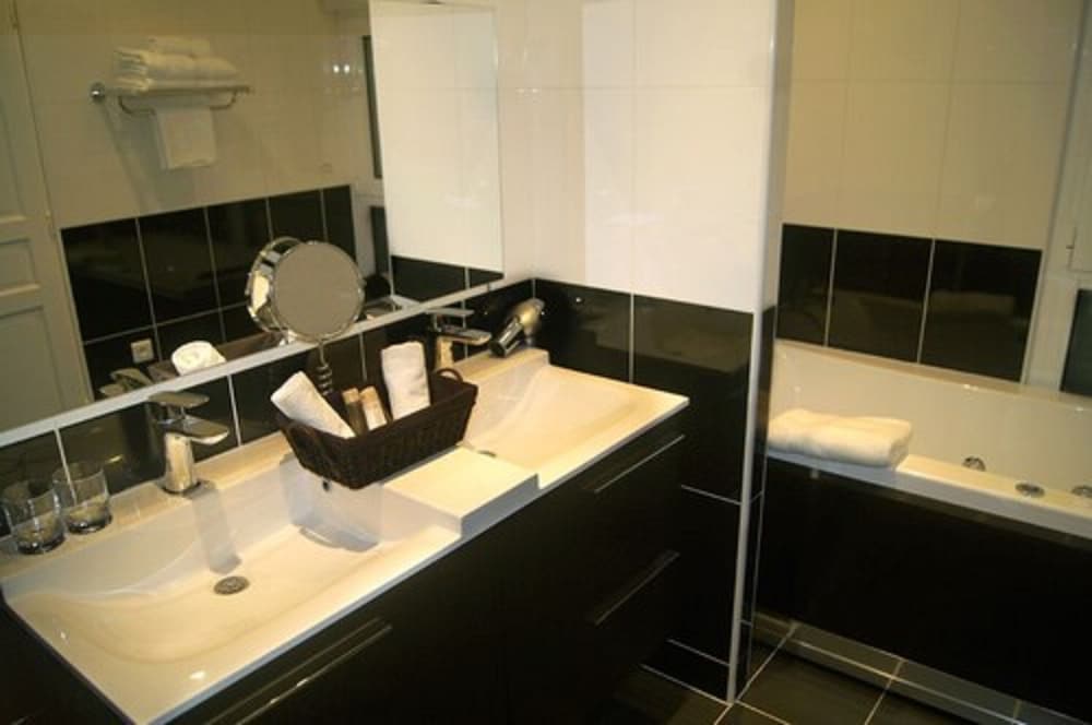 Deluxe Suite photo 3