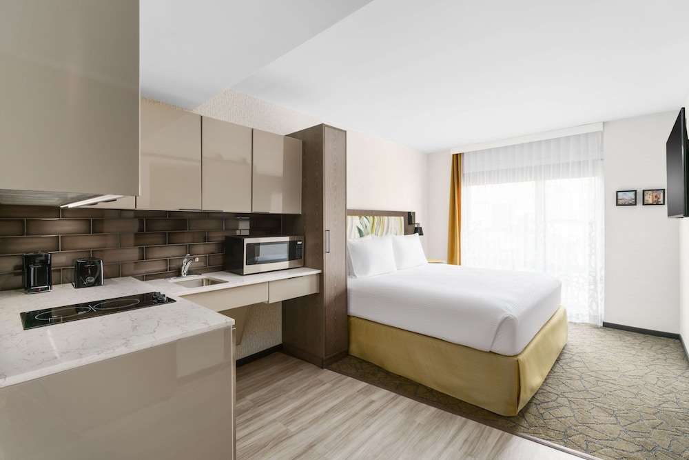 Studio, 1 King Bed, Kitchenette, Courtyard View