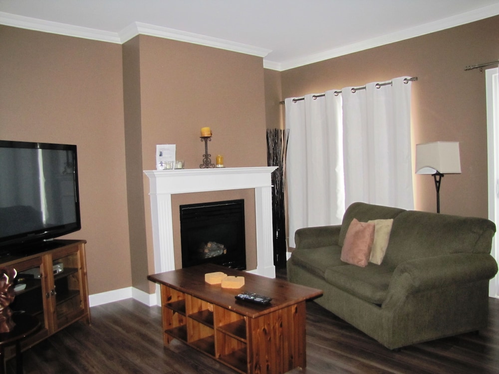 Condo, 2 Bedrooms photo 3
