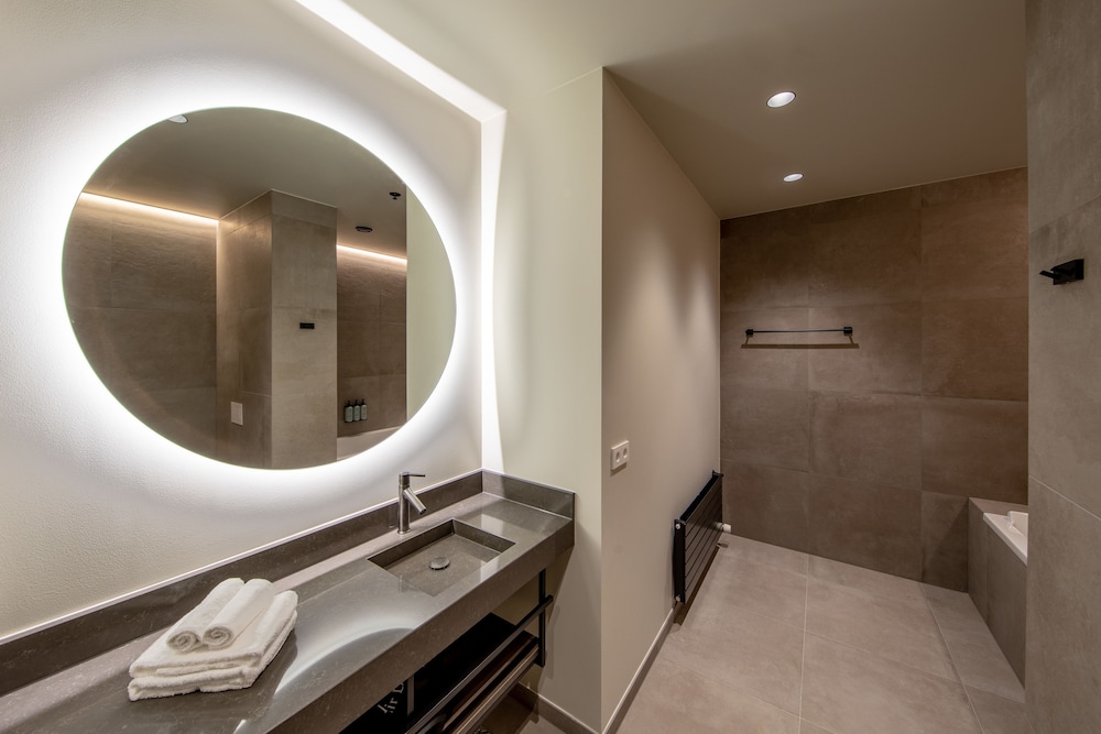 Deluxe Double Room with Balcony - Photo 2