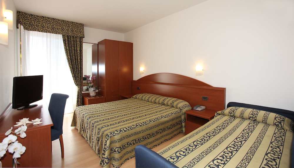 Triple Room - Photo 1