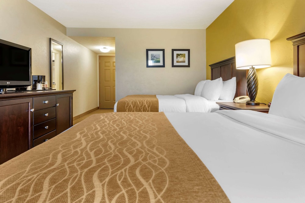 Suite, Multiple Beds, Non Smoking - Photo 2